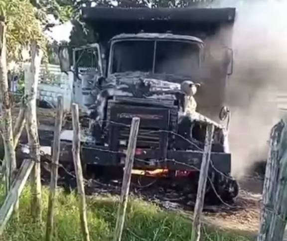 Camion quemado