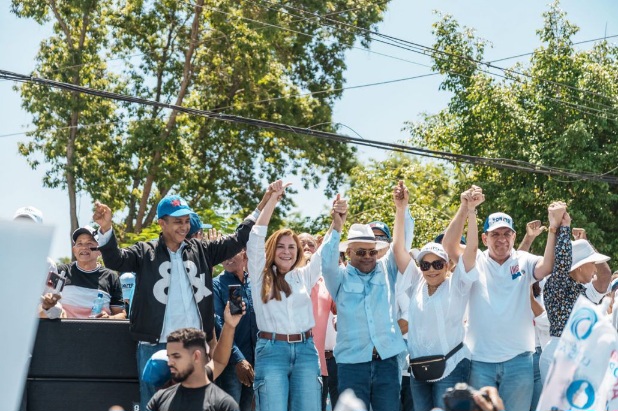 Levantando_las_manos