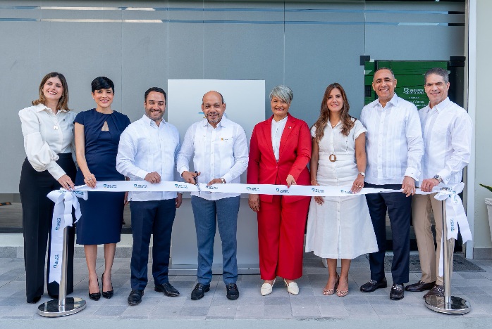 Cortando_cinta_Seguros_Reservas