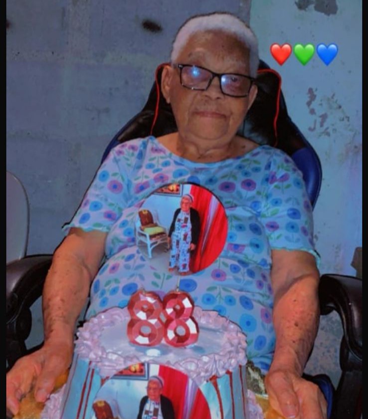 Maria_Hernandez_sentada