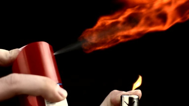 Fuego con aerosol
